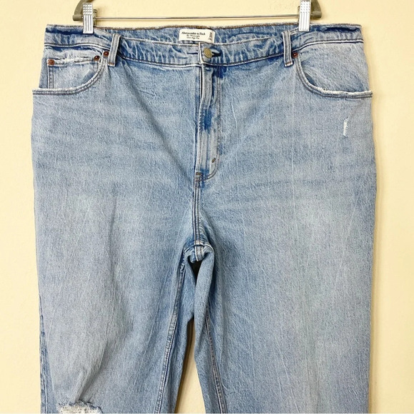 Abercrombie & Fitch The '90s Straight Ultra High Rise Distressed Jeans - Picture 2 of 11